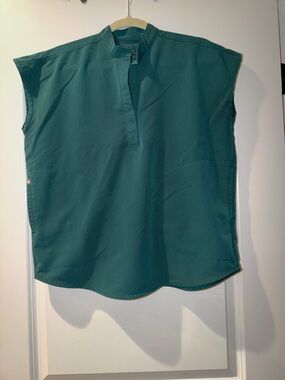 FIGS Rafaela Scrub Top in Forrest Green